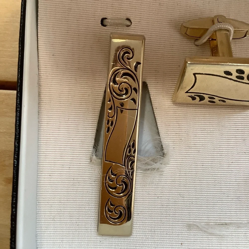 VINTAGE Foster Gold Cufflinks & Tie Clip Set - Picture 3 of 9